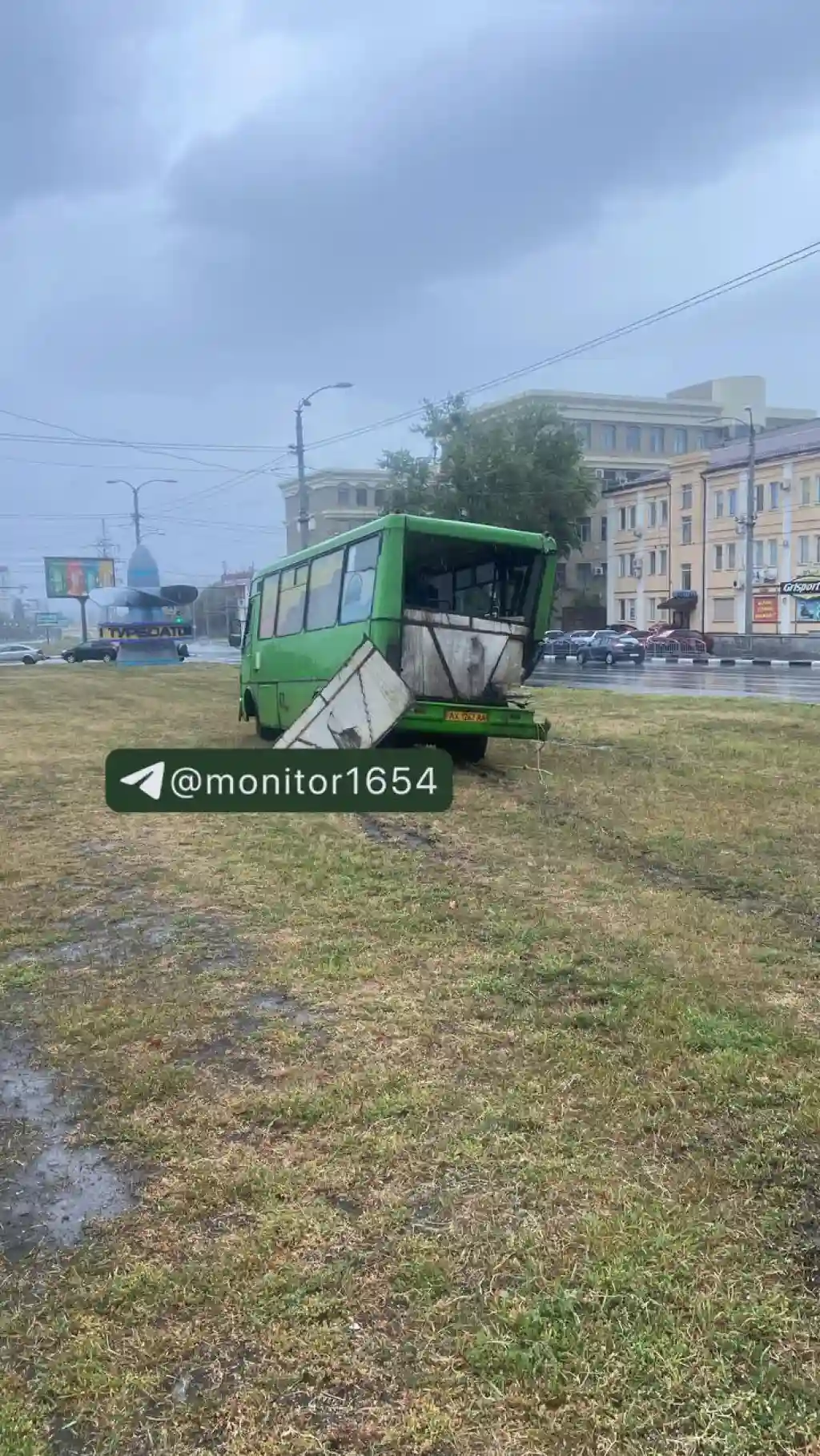 У Харкові позашляховик протаранив тролейбус і маршрутку: понад десять постраждалих