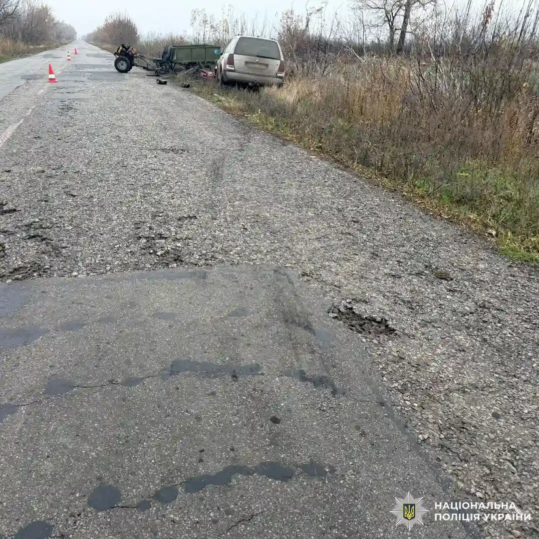 На Харківщині під колесами авто загинув водій мотоблока