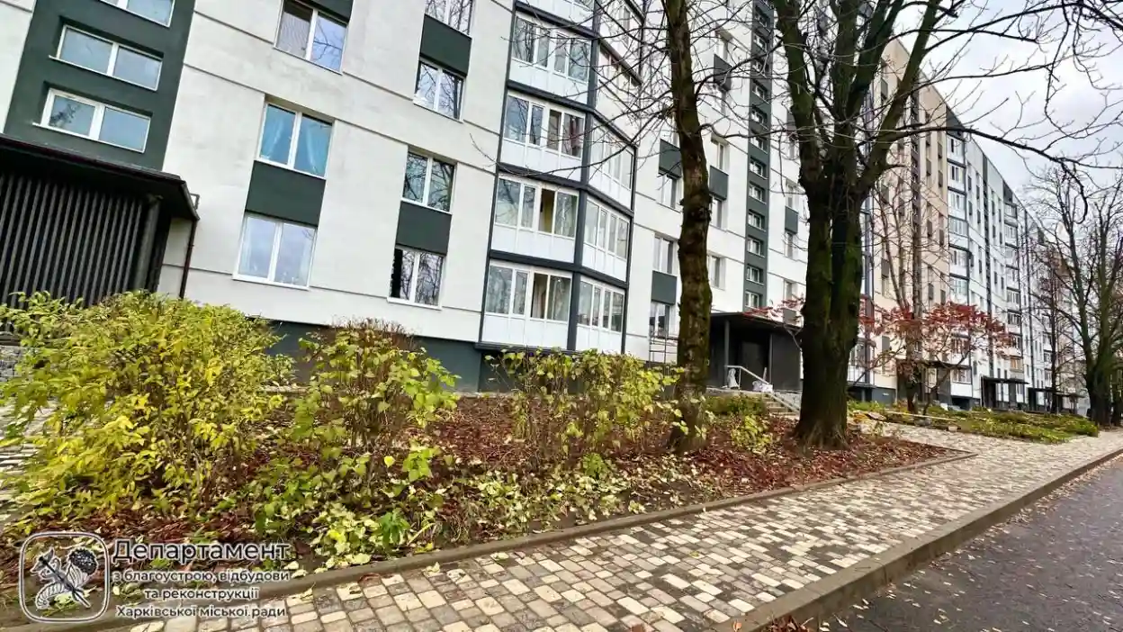 Відновлення пошкодженого росіянами житлового будинку в Харкові на Салтівці
