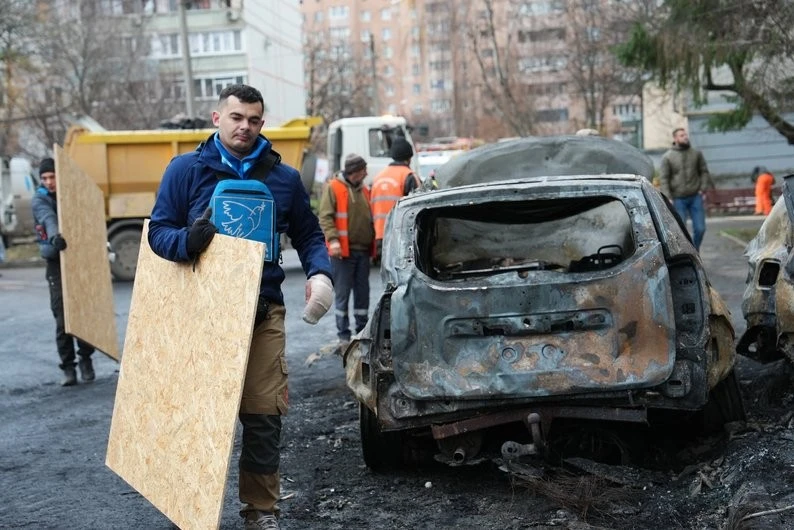 Поранений харківець розповів про нічний удар РФ, який знову зруйнував його будинок