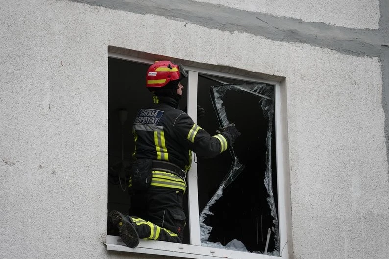 Поранений харківець розповів про нічний удар РФ, який знову зруйнував його будинок