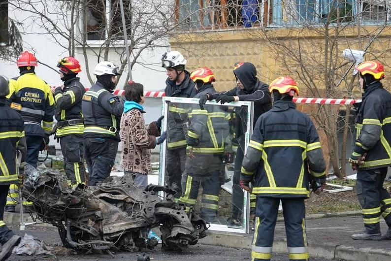Поранений харківець розповів про нічний удар РФ, який знову зруйнував його будинок