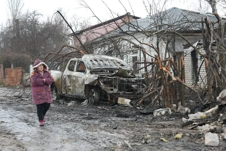 Харків після нічної атаки: зруйновані домівки, перелякані діти і пес, який не йде від дому