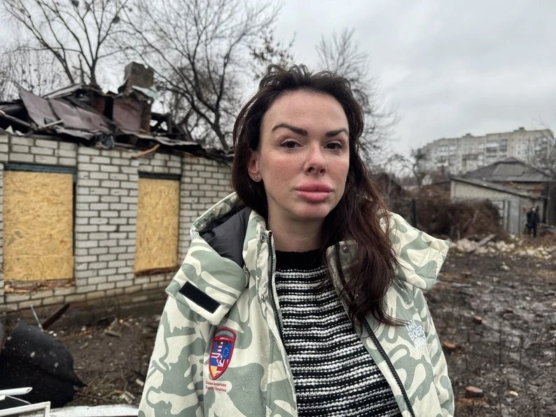 Харків після нічної атаки: зруйновані домівки, перелякані діти і пес, який не йде від дому