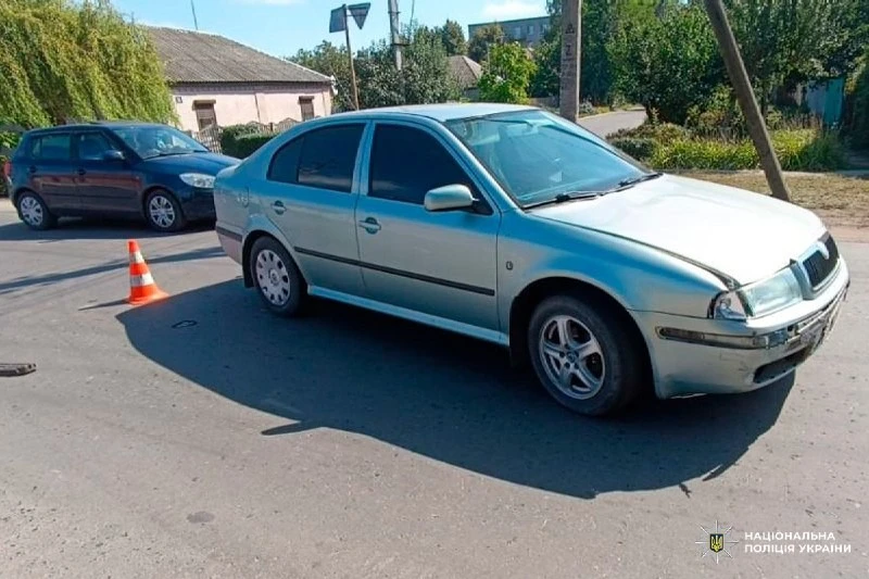 Аварія на Харківщині: водійка Skoda Octavia спричинила ДТП з постраждалим мотоциклістом