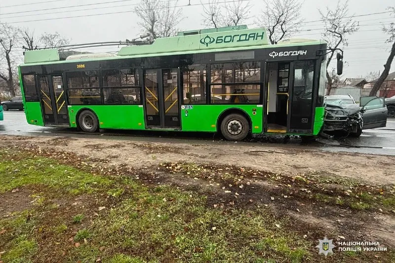 ДТП за участю тролейбуса в Харкові: постраждали троє людей