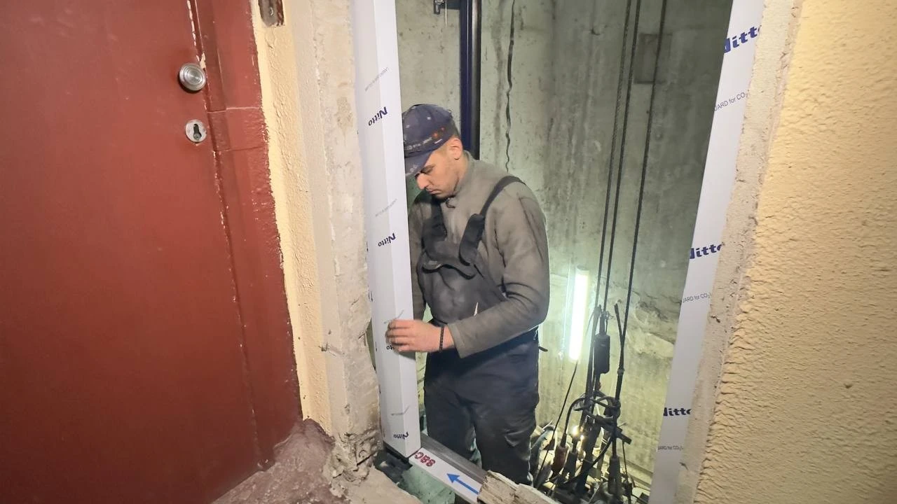 Будинок на Салтівці повертається до життя після обстрілів