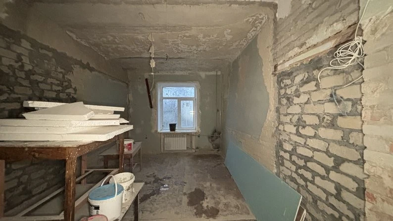 Гуртожиток під Харковом перетворюють на безпечний дім для людей, що втекли від війни