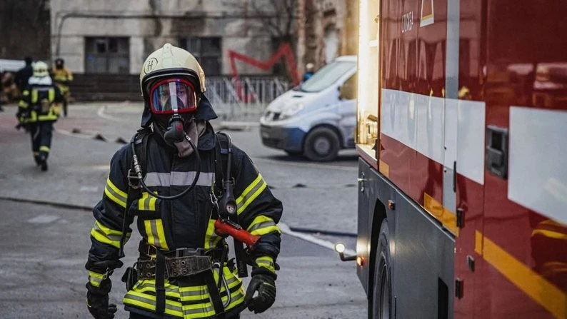 Пожежа в Харкові: вогонь охопив підприємство понад три години