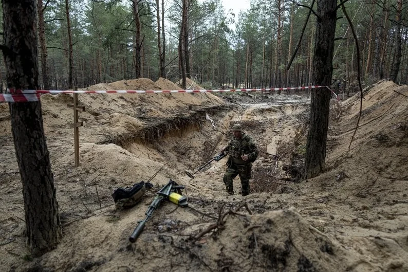 В Ізюмі завершено перепоховання масового поховання: частина імен залишаються невстановленими