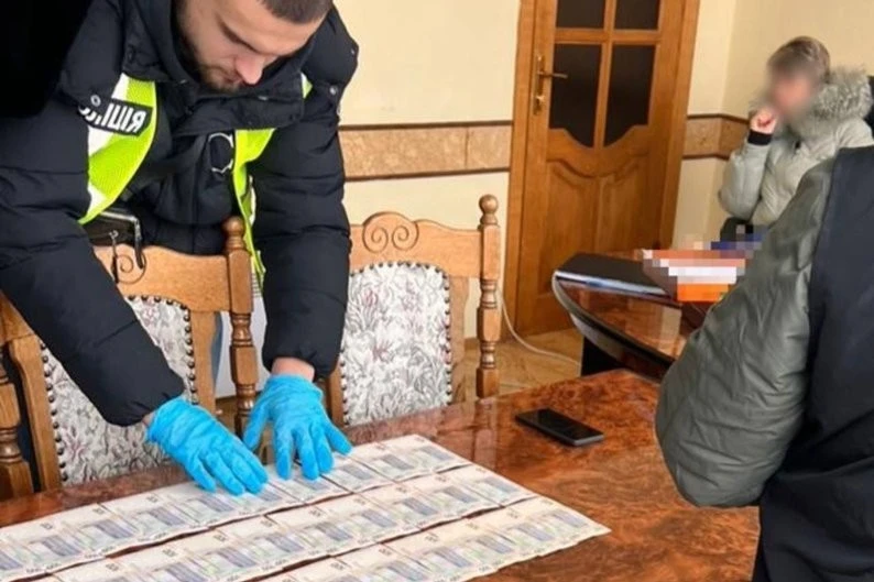 На Харківщині директорку підприємства затримали за вимагання хабара від підлеглої