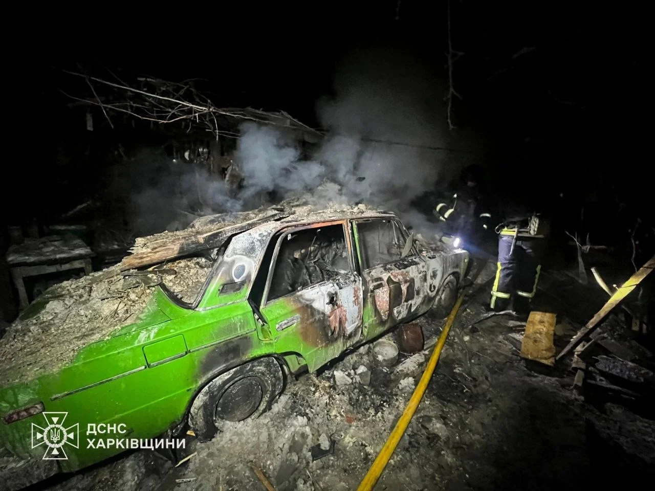На Харківщині вогонь нищив оселі після ворожих атак