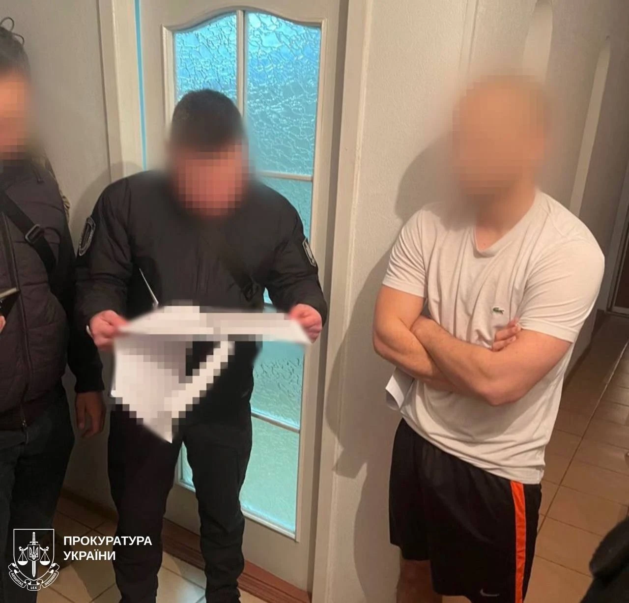 Фальшиві жетони і справжні мільйони – як у Харкові викривали банду вимагателів