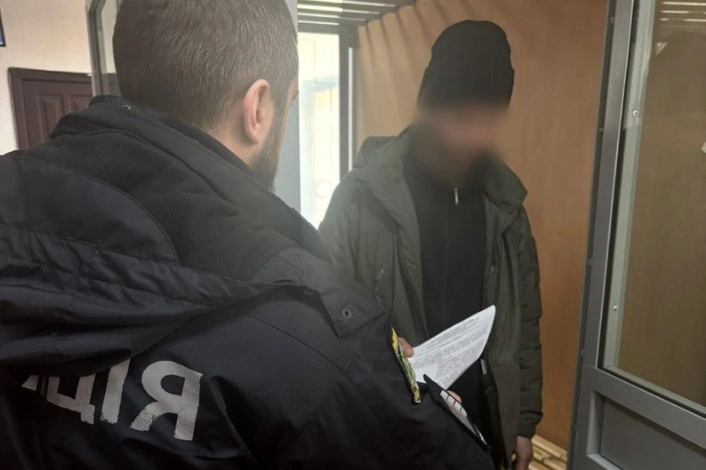 У Чугуєві затримали пару за серію підпалів автомобілів
