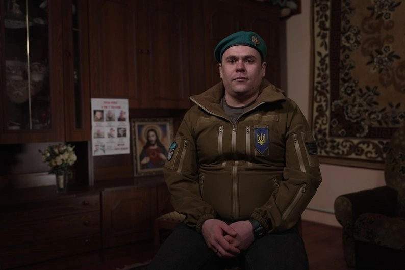 “Ми були сині від побоїв”: історія морпіха Анатолія Дворського, який пройшов через пекло російського полону