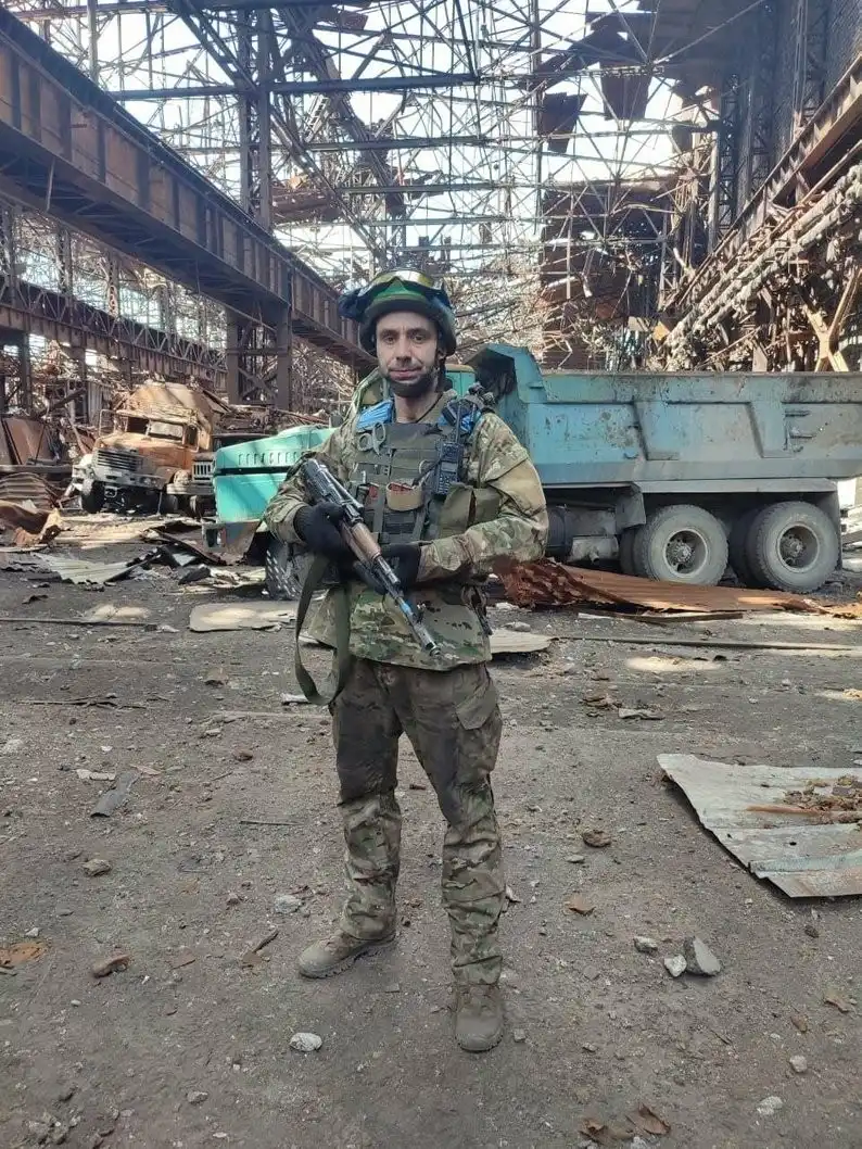 «Руки, ноги цілі, а інше вилікуємо»: шлях полковника Калініченка від підвалів «Азовсталі» до повернення у стрій