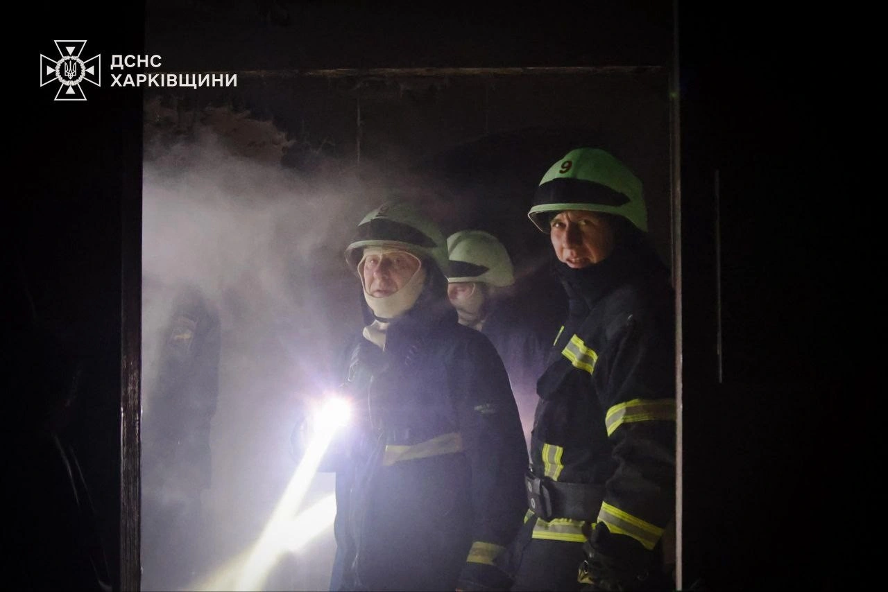 Коротке замикання на дев’ятому поверсі: у Харкові вогнеборці врятували багатоповерхівку
