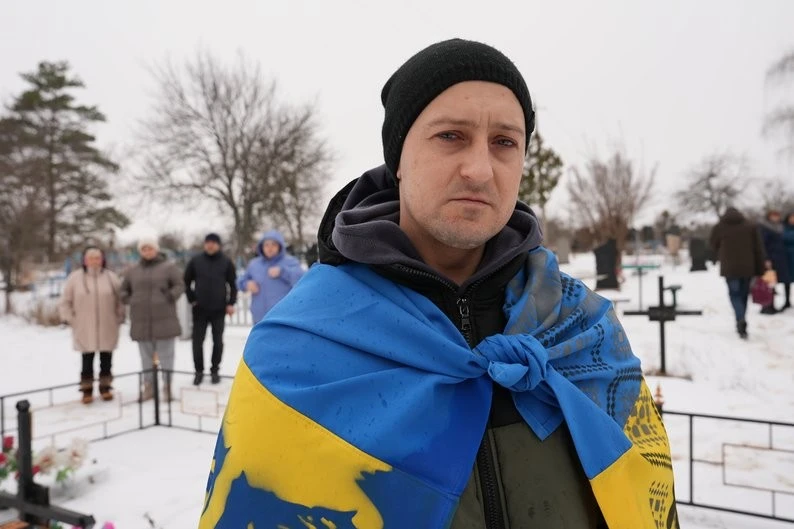 Трагедія на новосіллі: у Сковородинівці попрощалися з ветераном та трьома його малятами