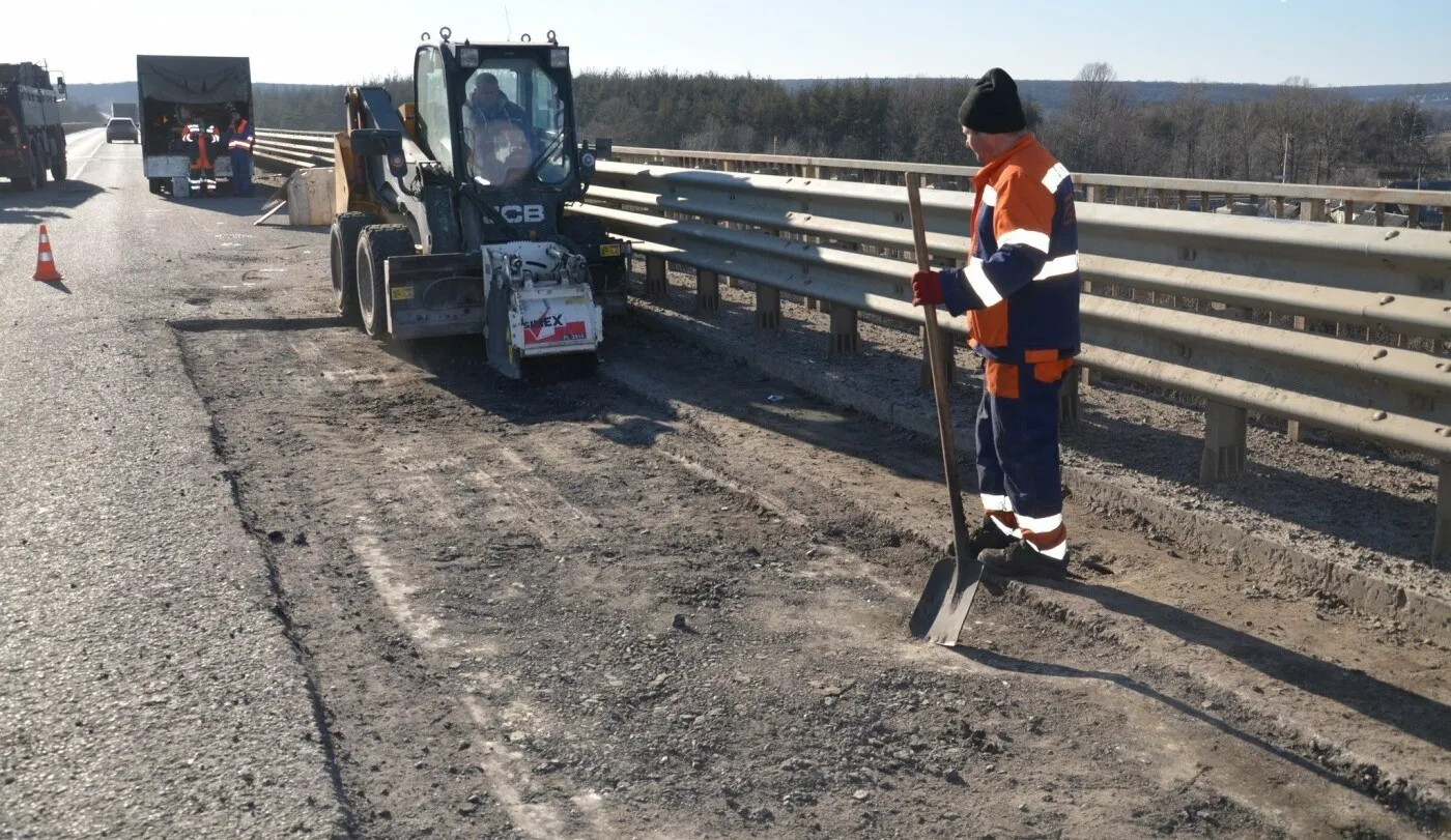 На Харківщині стартувало масштабне відновлення дорожньої мережі за допомогою гарячого асфальту