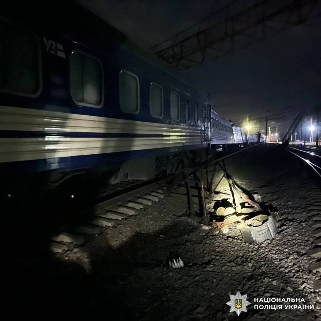 Аварія на Харківщині: вантажівка протаранила пасажирський потяг