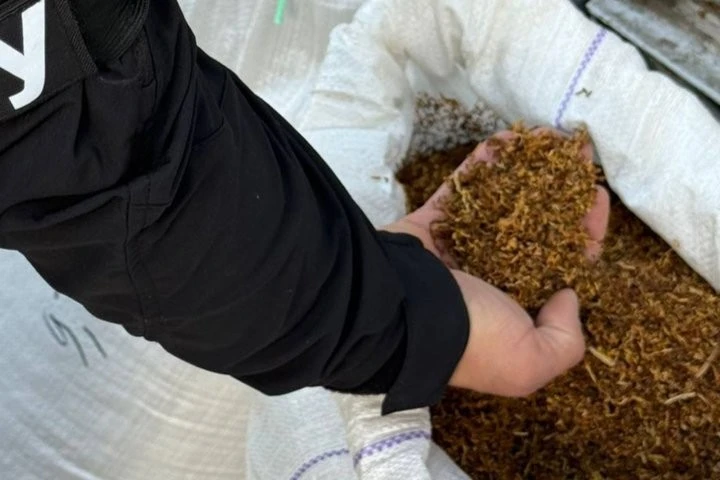 У гаражному кооперативі Харкова викрили підпільне виробництво сигарет із обігом на мільйони гривень