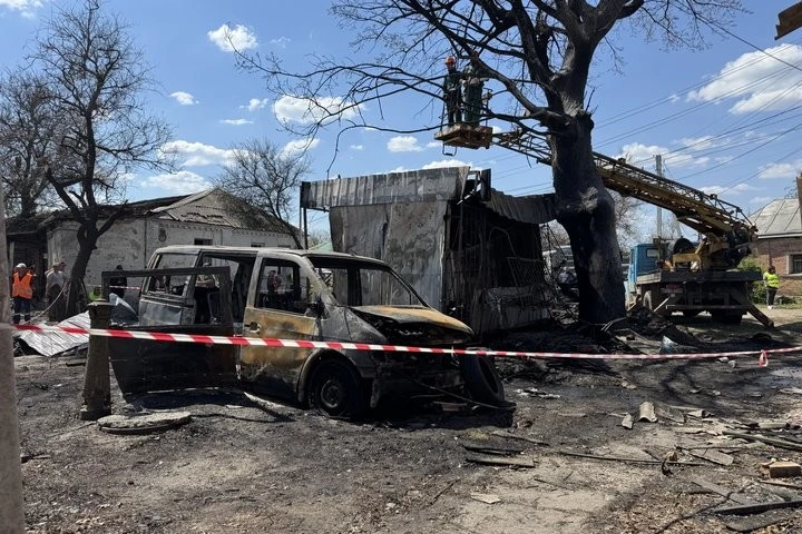 Нічна атака дрона на Харків: наслідки влучання у приватному секторі Новобаварського району