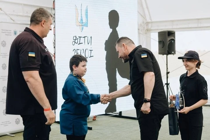 Харківський школяр отримав відзнаку «Діти Герої» за порятунок бабусі