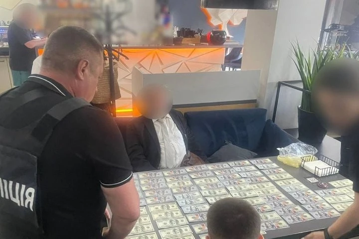 У Харкові викрили пенсіонера на схемі з підробки медичних документів для втечі за кордон