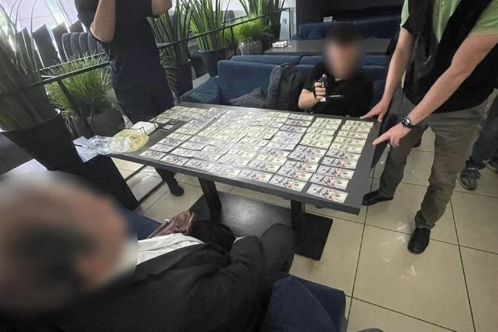 У Харкові викрили пенсіонера на схемі з підробки медичних документів для втечі за кордон